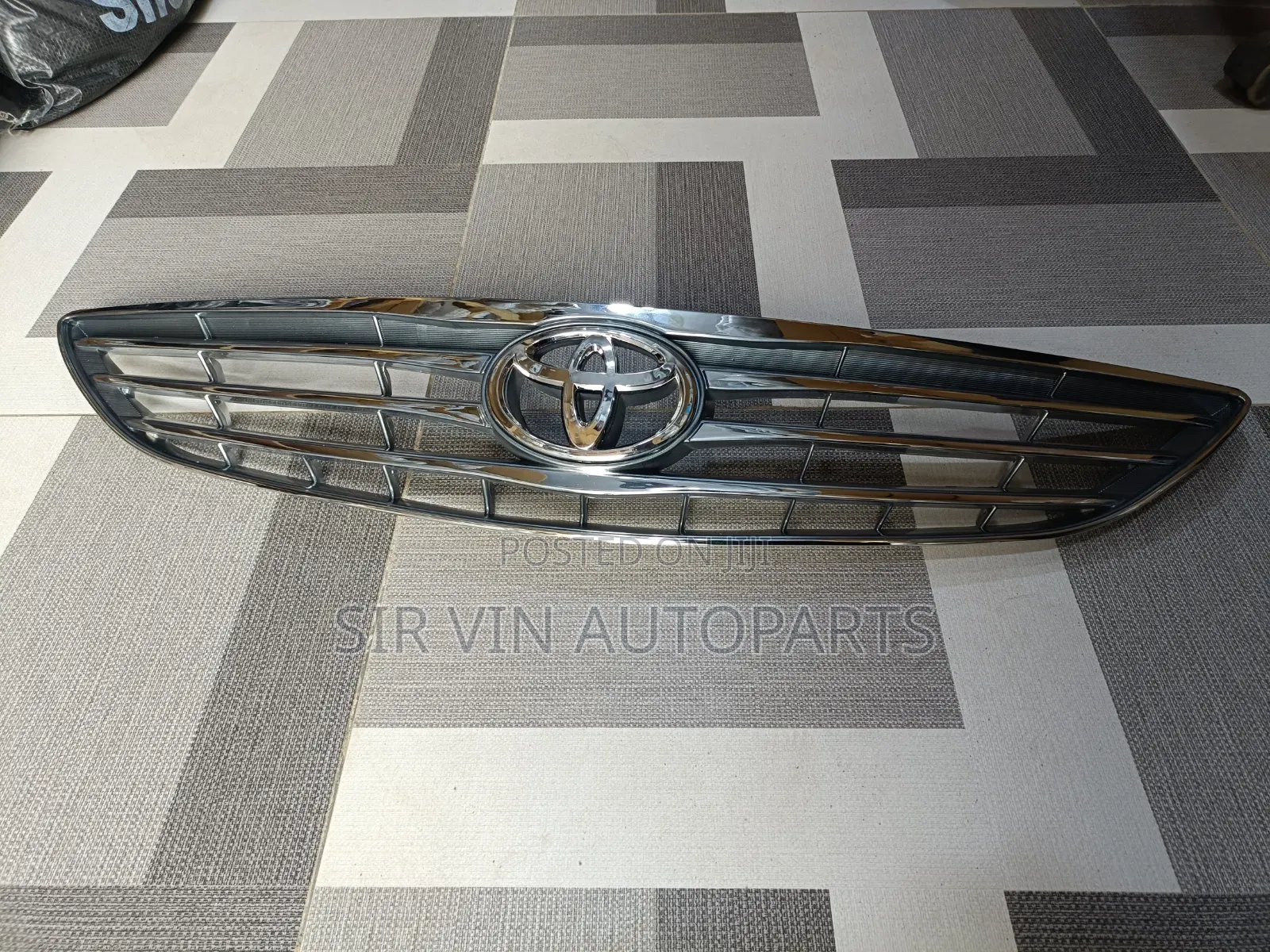 Front Grill Toyota Camry 2005-2006 (With LOGO)