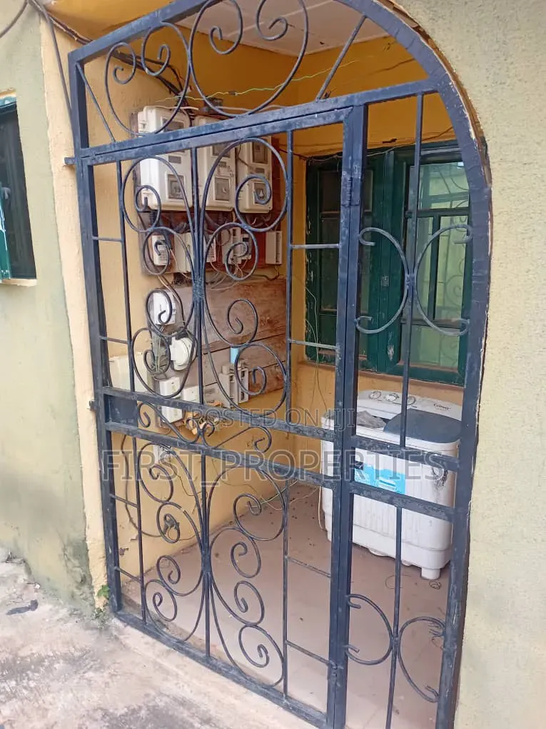 Furnished 8bdrm Block of Flats in Oluwo New Ife Road for sale