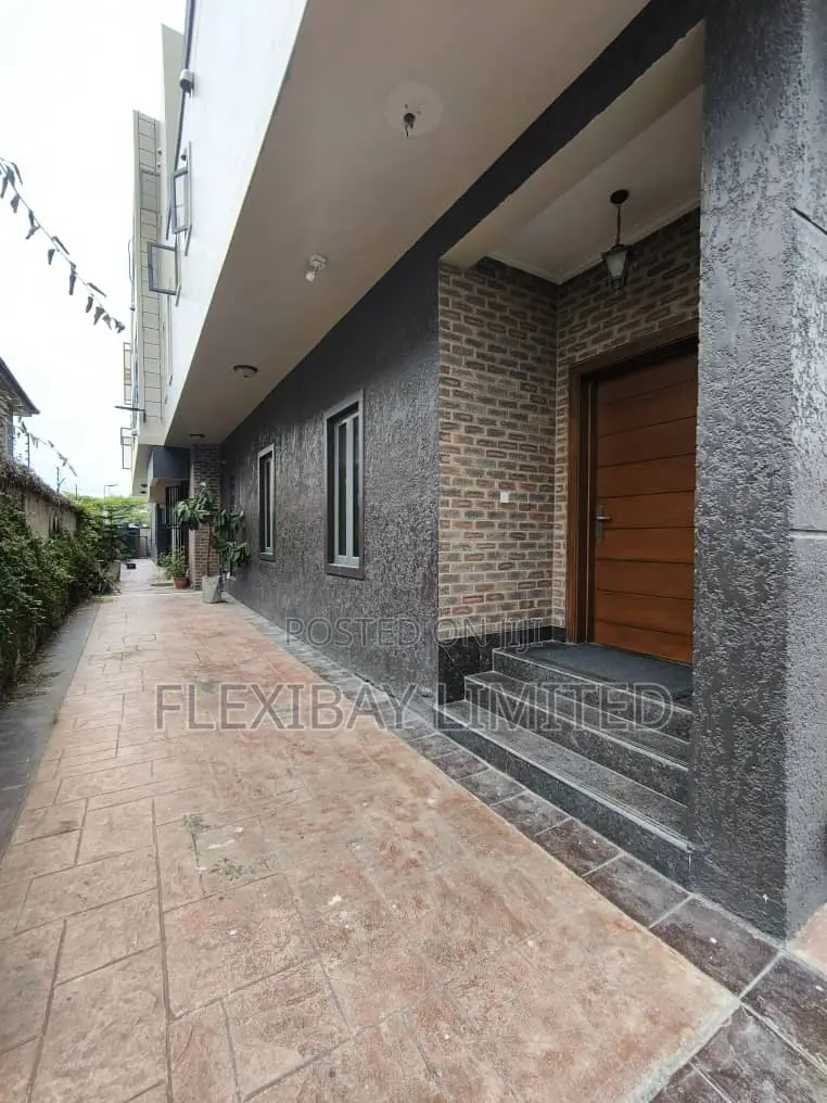 Furnished 3bdrm Townhouse / Terrace in Lekki Phase 1 for rent
