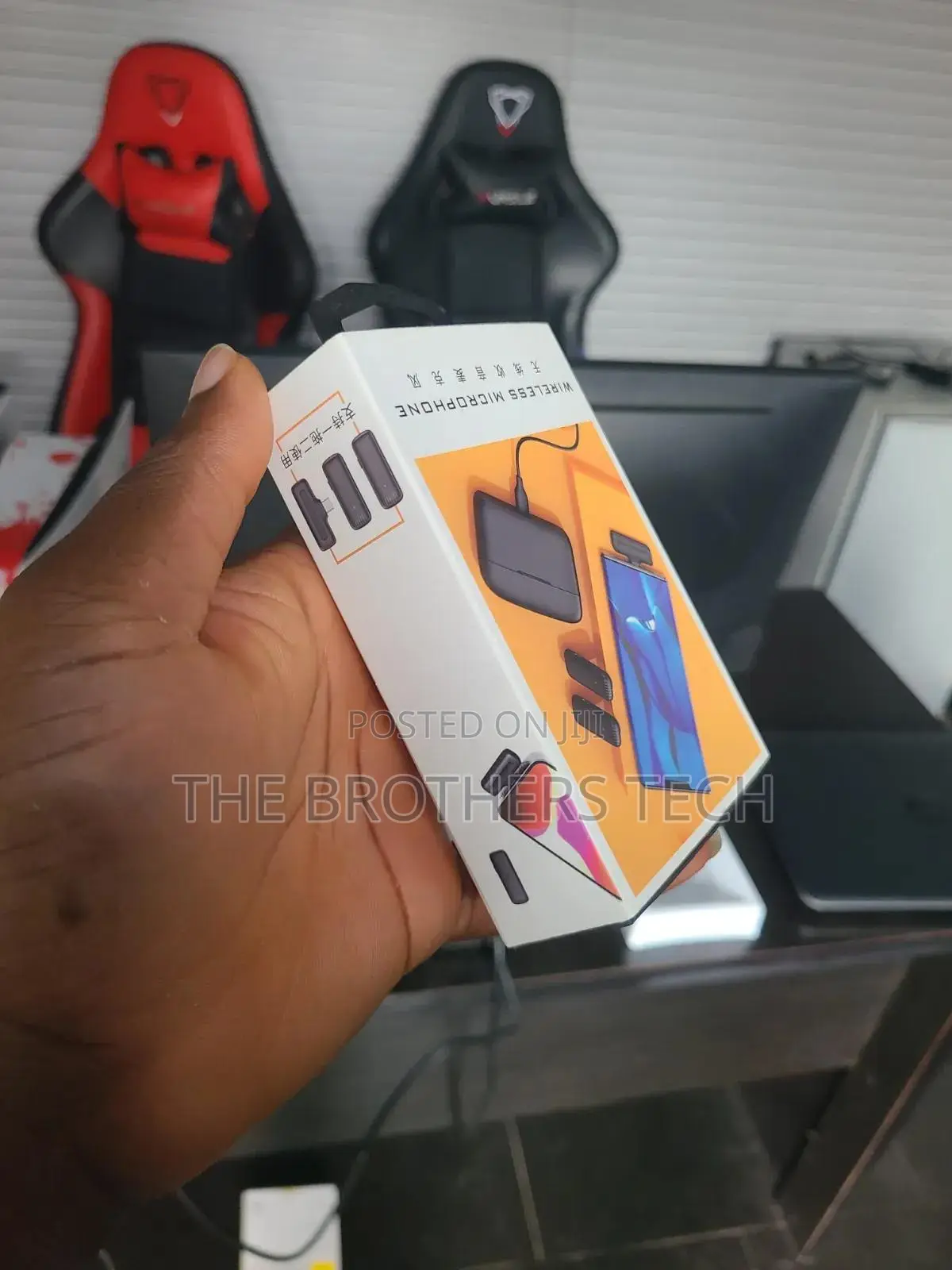 Brand New Dual Wireless Microphone With Charging Case