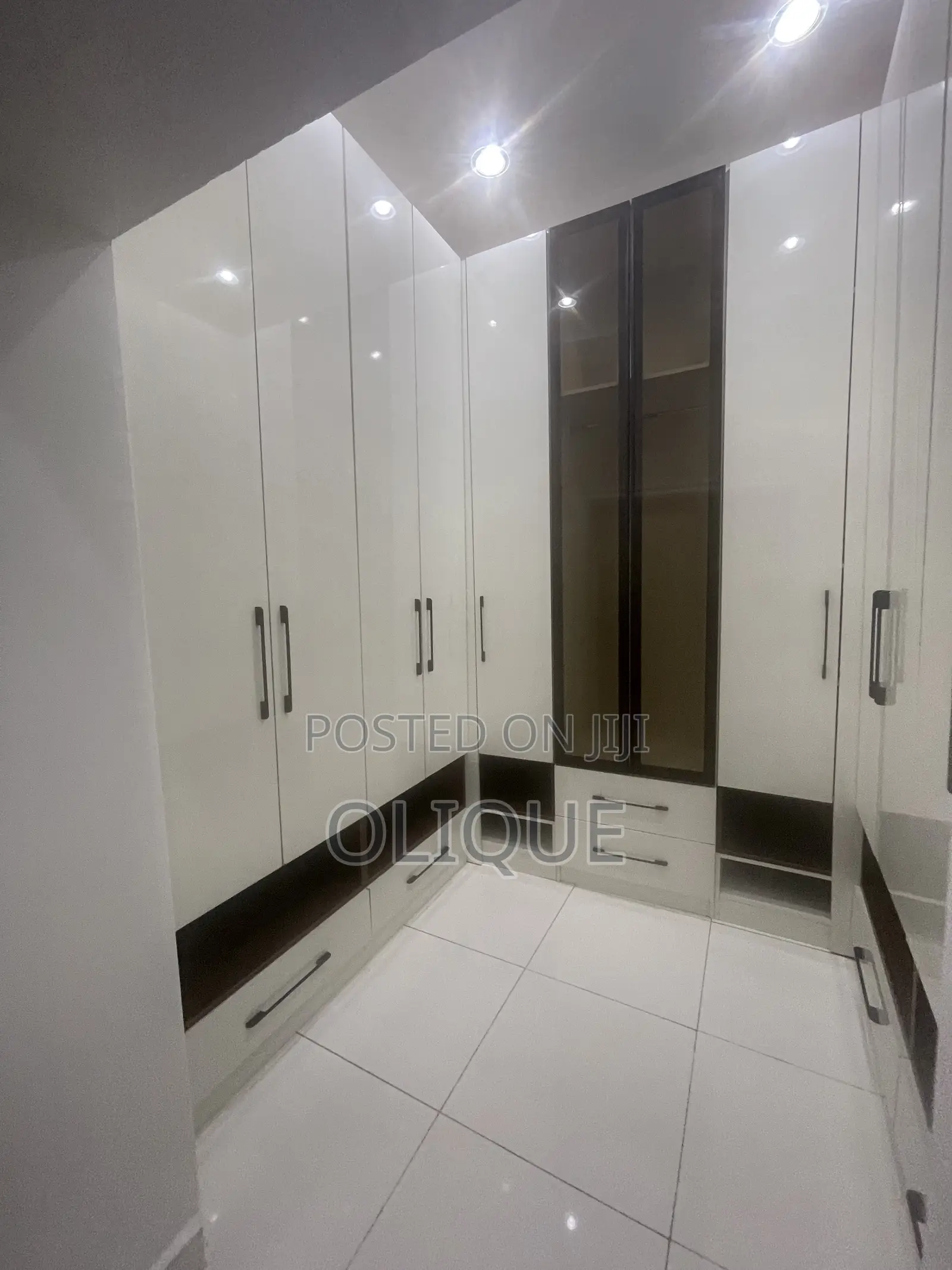 20bdrm Block of Flats in Maitama for rent