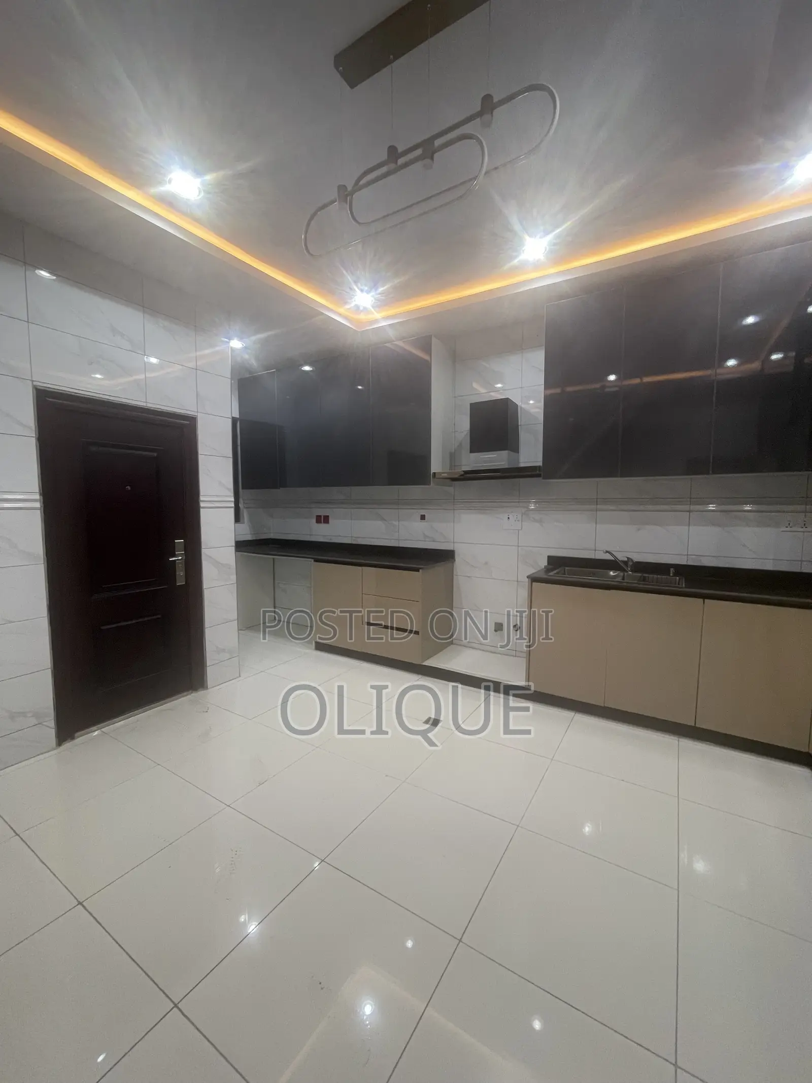 20bdrm Block of Flats in Maitama for rent