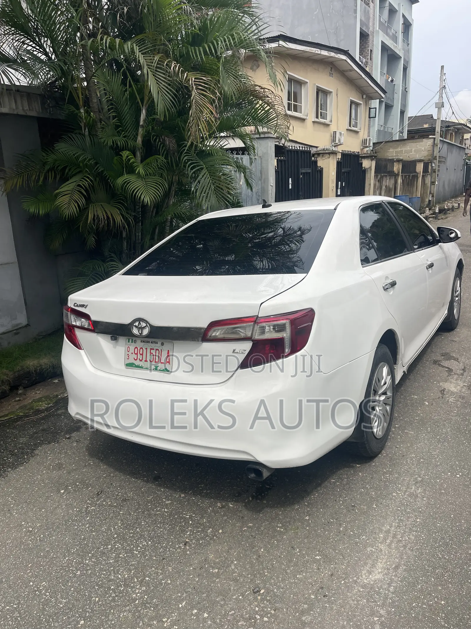 Toyota Camry LE 4dr Sedan (2.5L 4cyl 6A) 2014 White