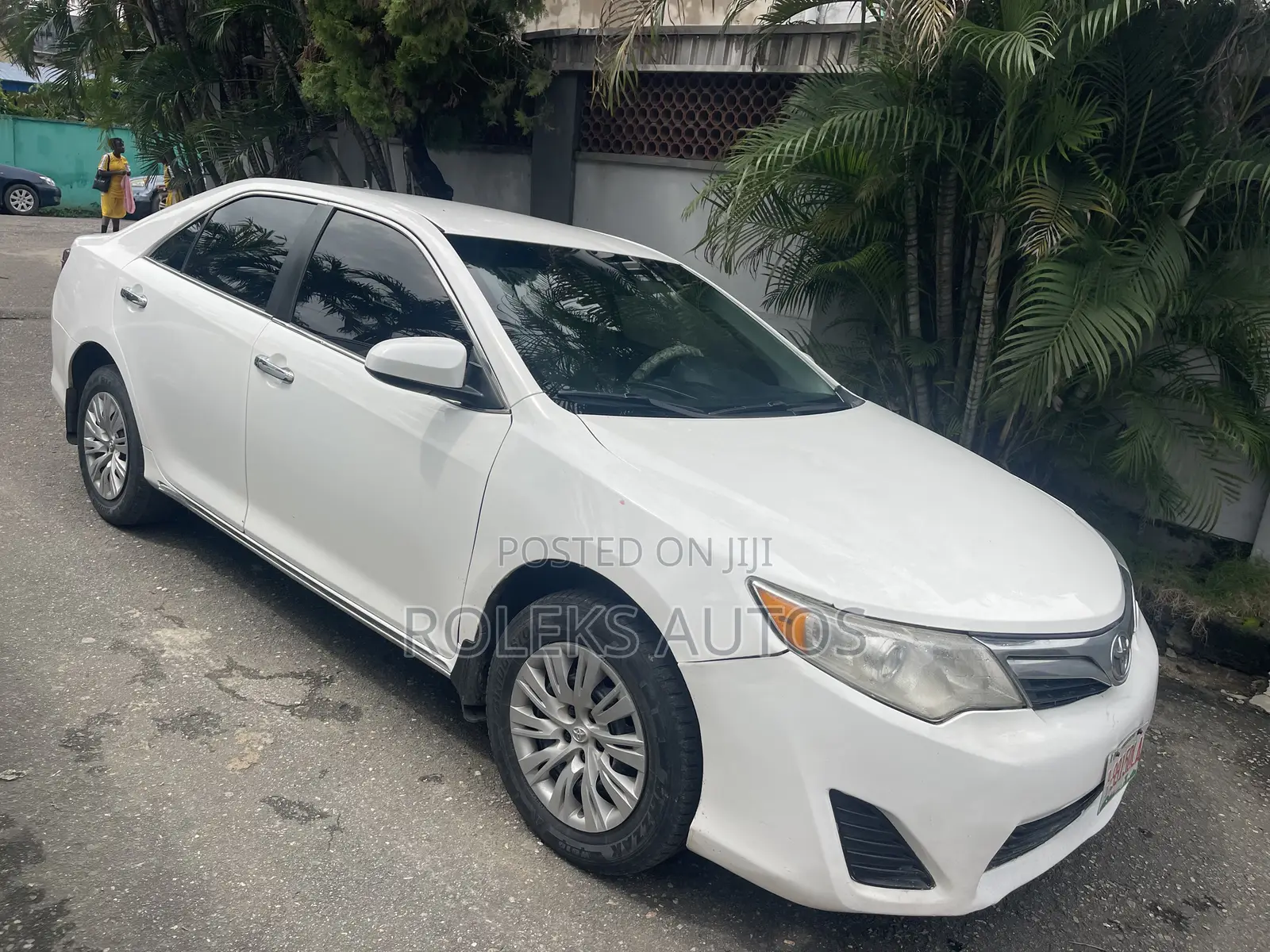 Toyota Camry LE 4dr Sedan (2.5L 4cyl 6A) 2014 White