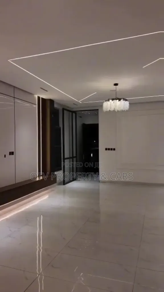 5bdrm Duplex in Lekki Expressway for sale