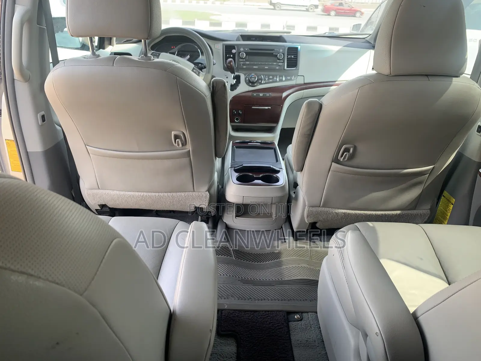 Toyota Sienna XLE 8 Passenger 2011 Silver