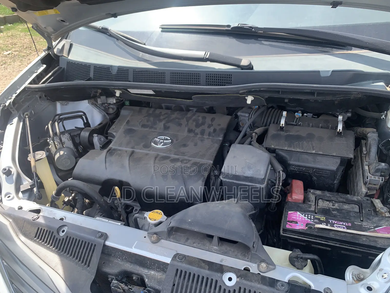 Toyota Sienna XLE 8 Passenger 2011 Silver