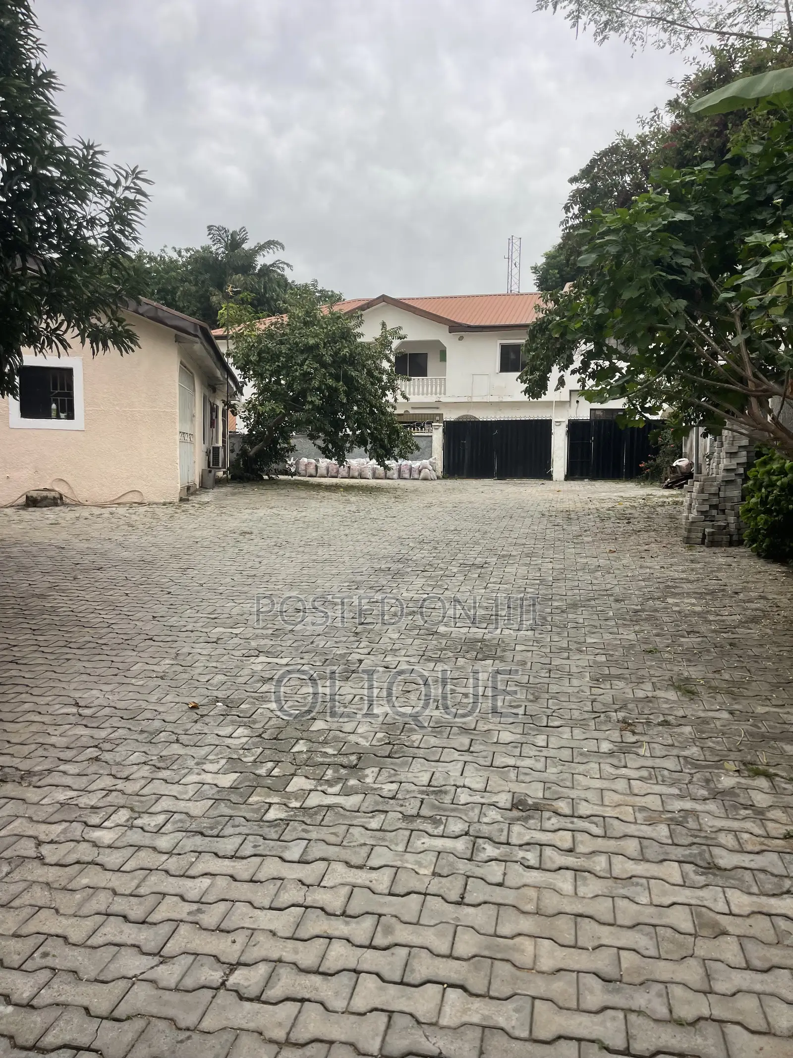 5bdrm Duplex in Dawaki for sale