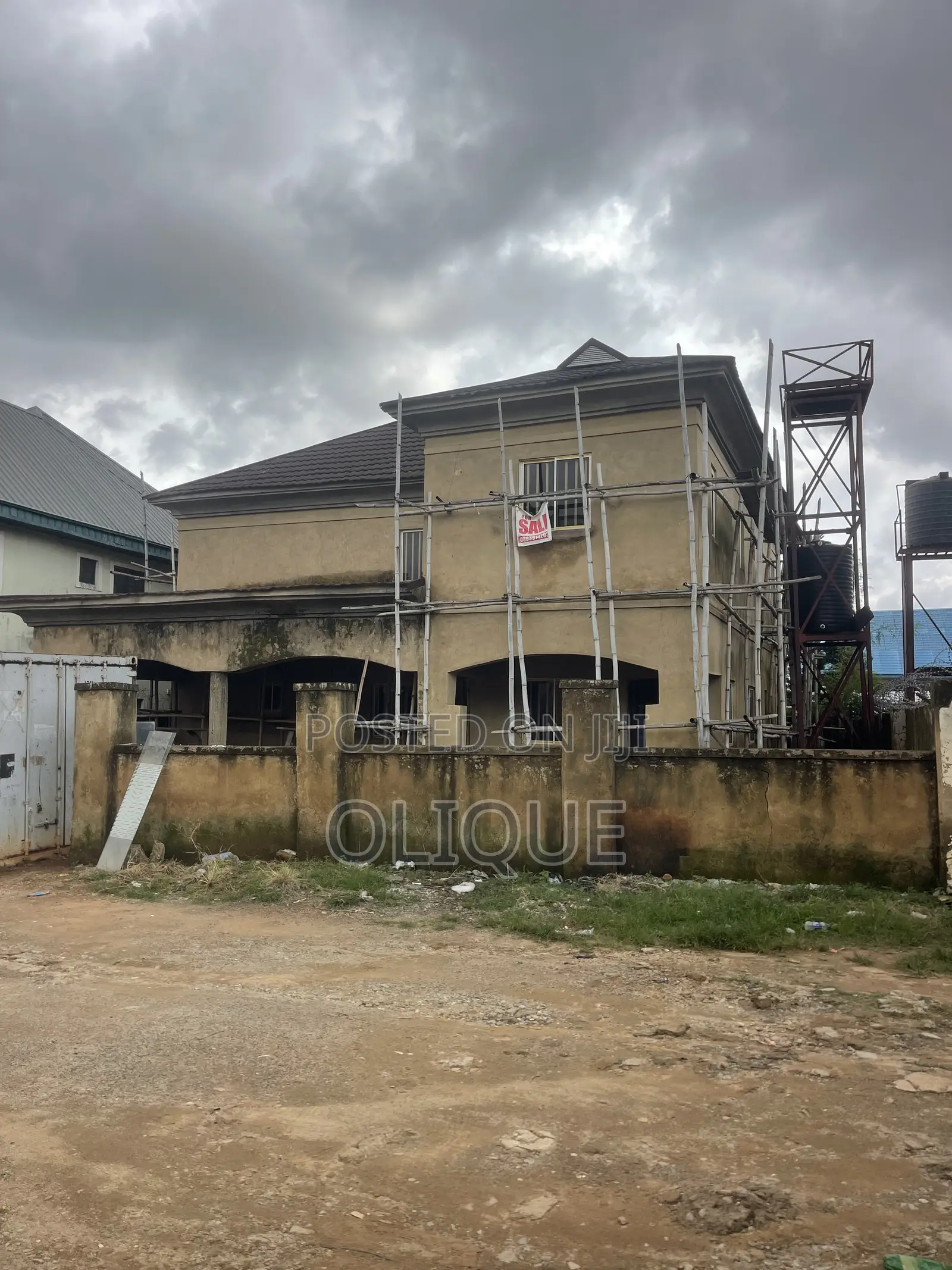 5bdrm Duplex in Dawaki for sale