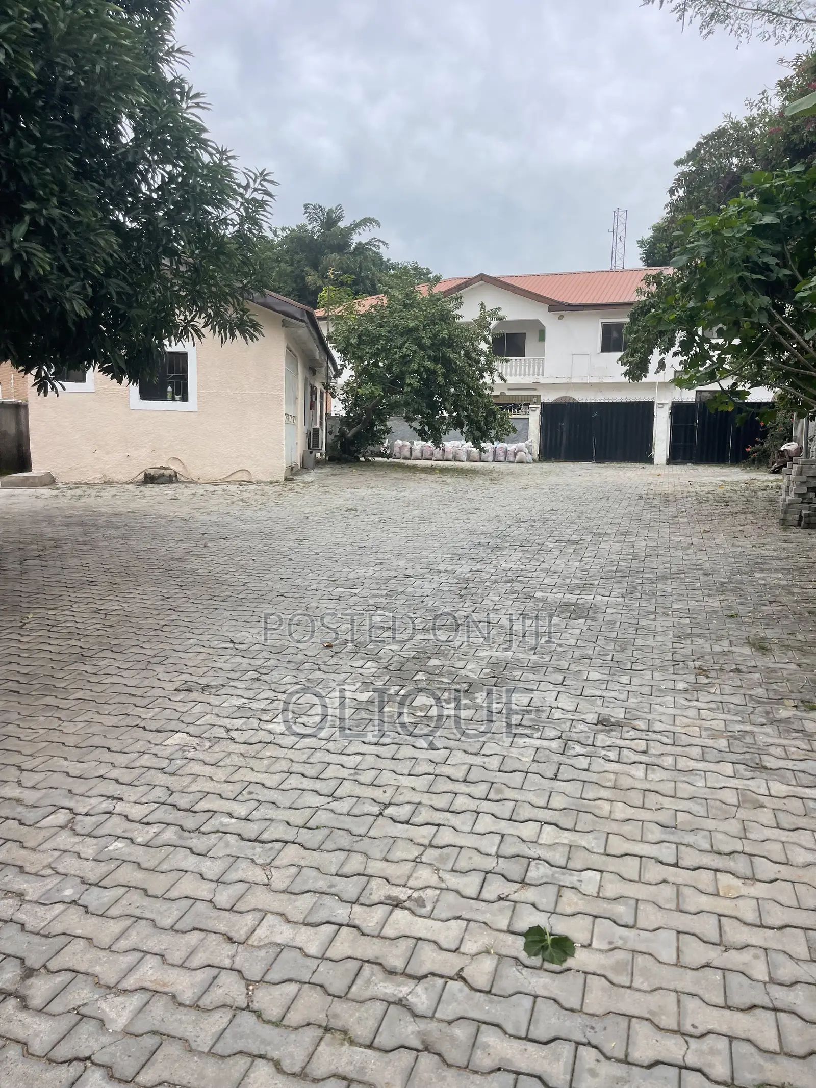 5bdrm Duplex in Dawaki for sale