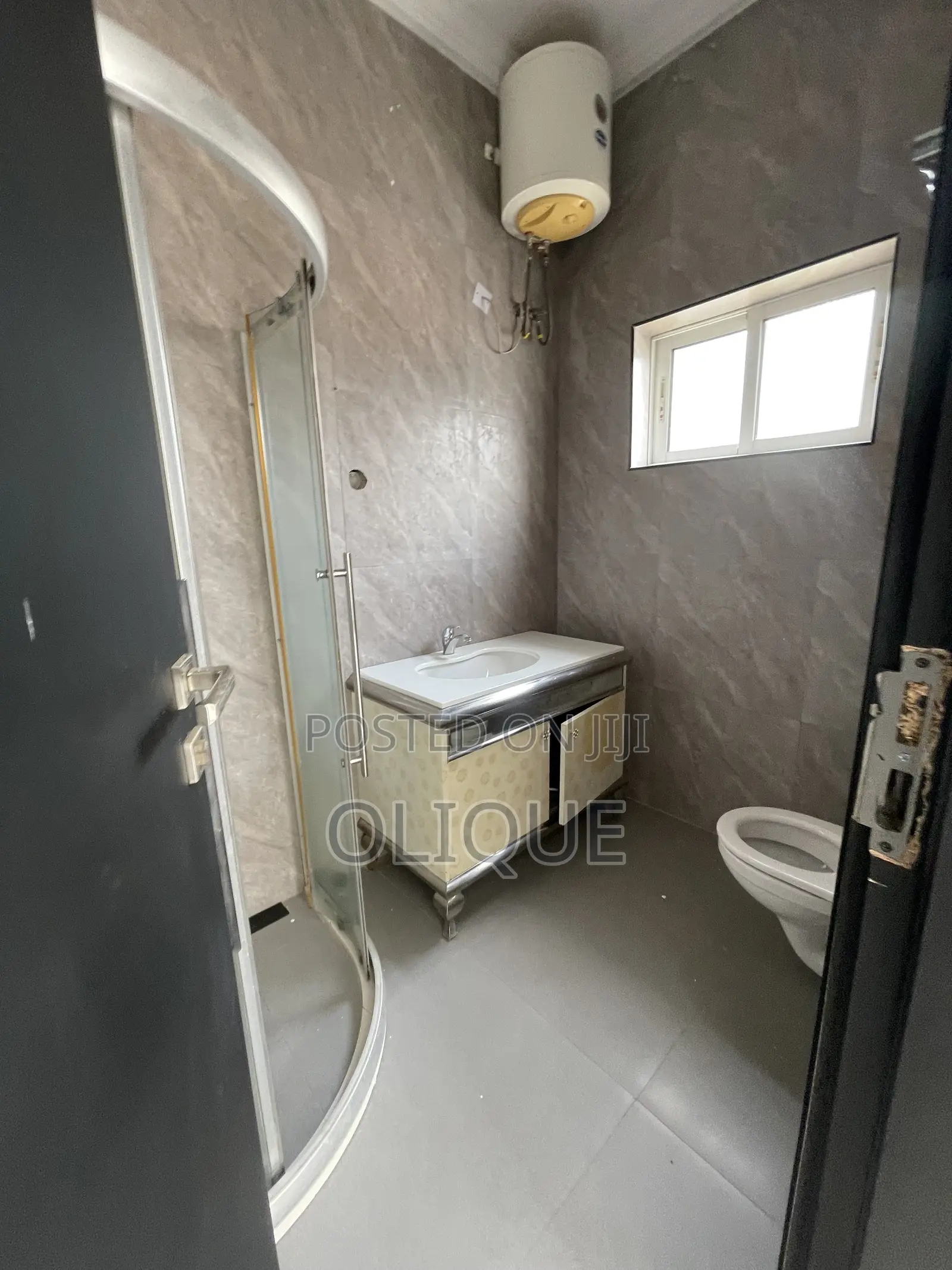18bdrm Block of Flats in Maitama for rent