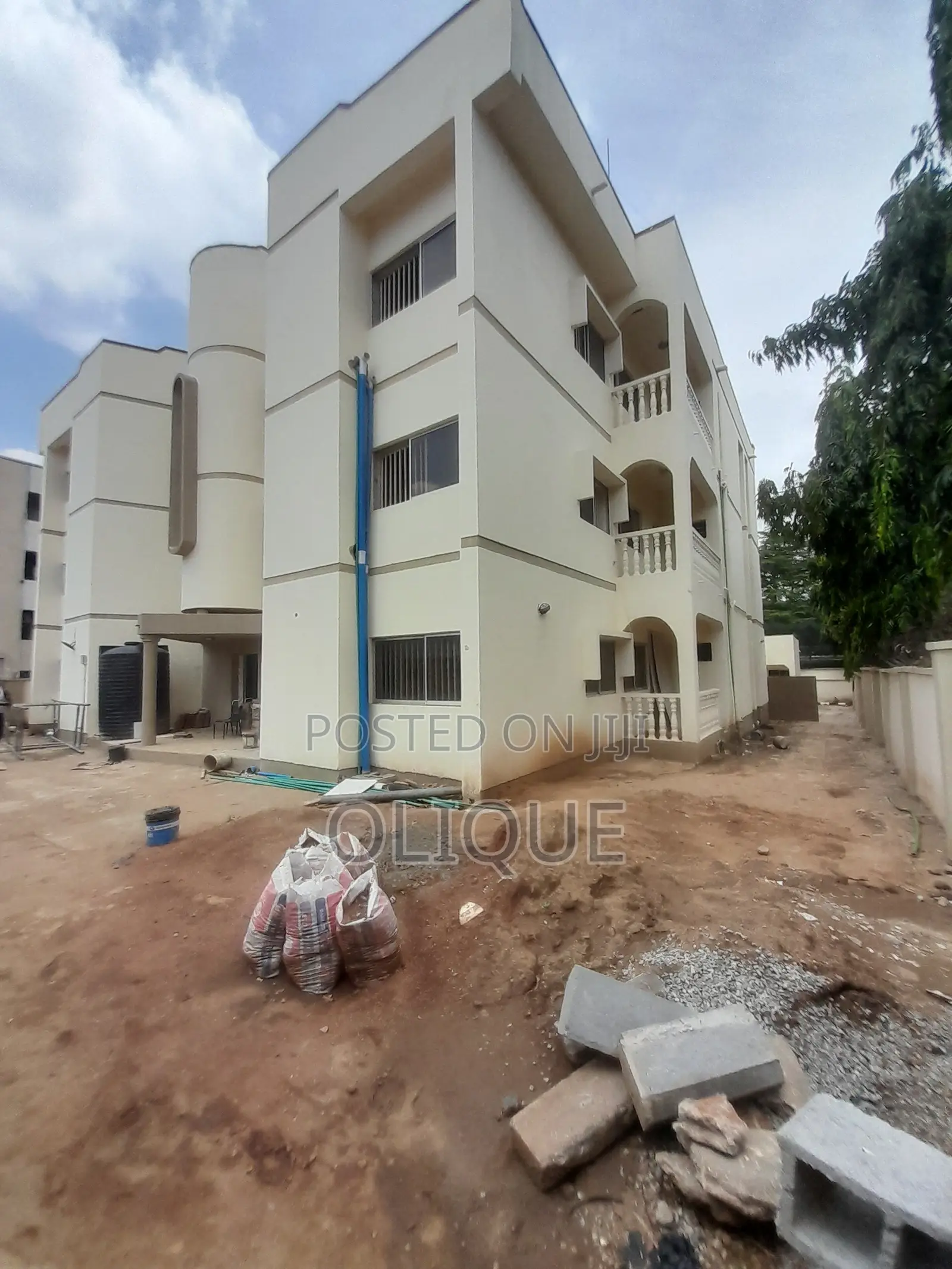 20bdrm Block of Flats in Wuse 2 for rent