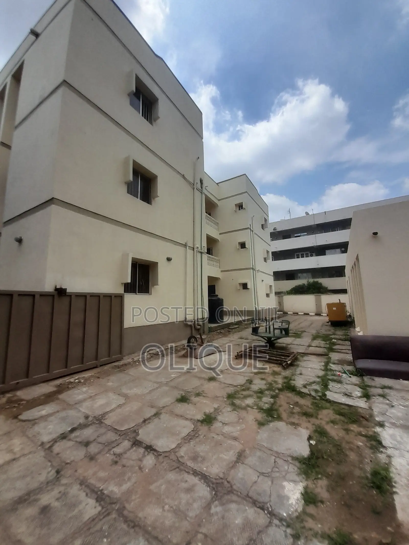20bdrm Block of Flats in Wuse 2 for rent