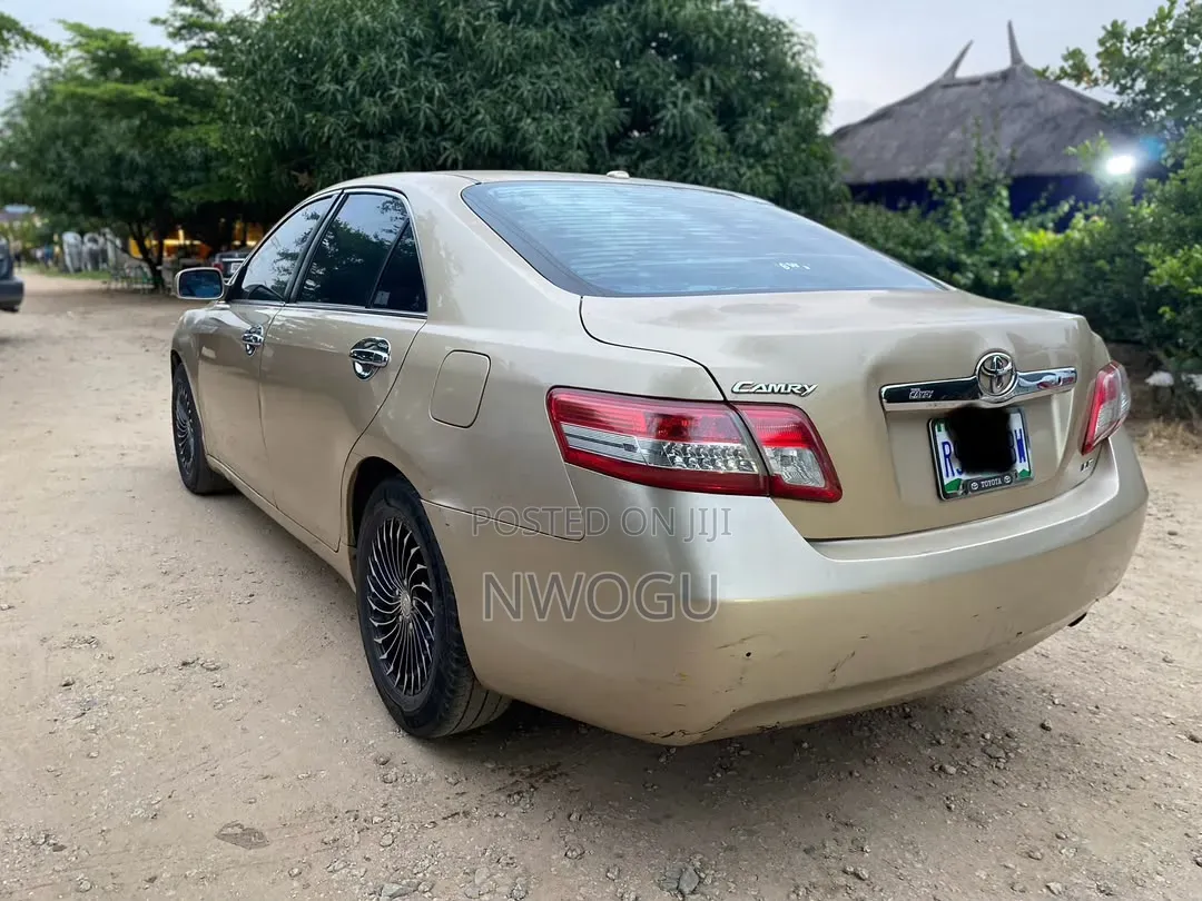 Toyota Camry 2010 Gold