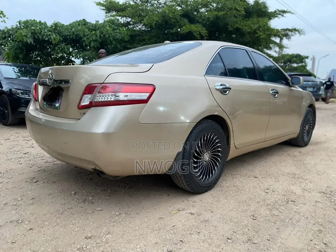 Toyota Camry 2010 Gold