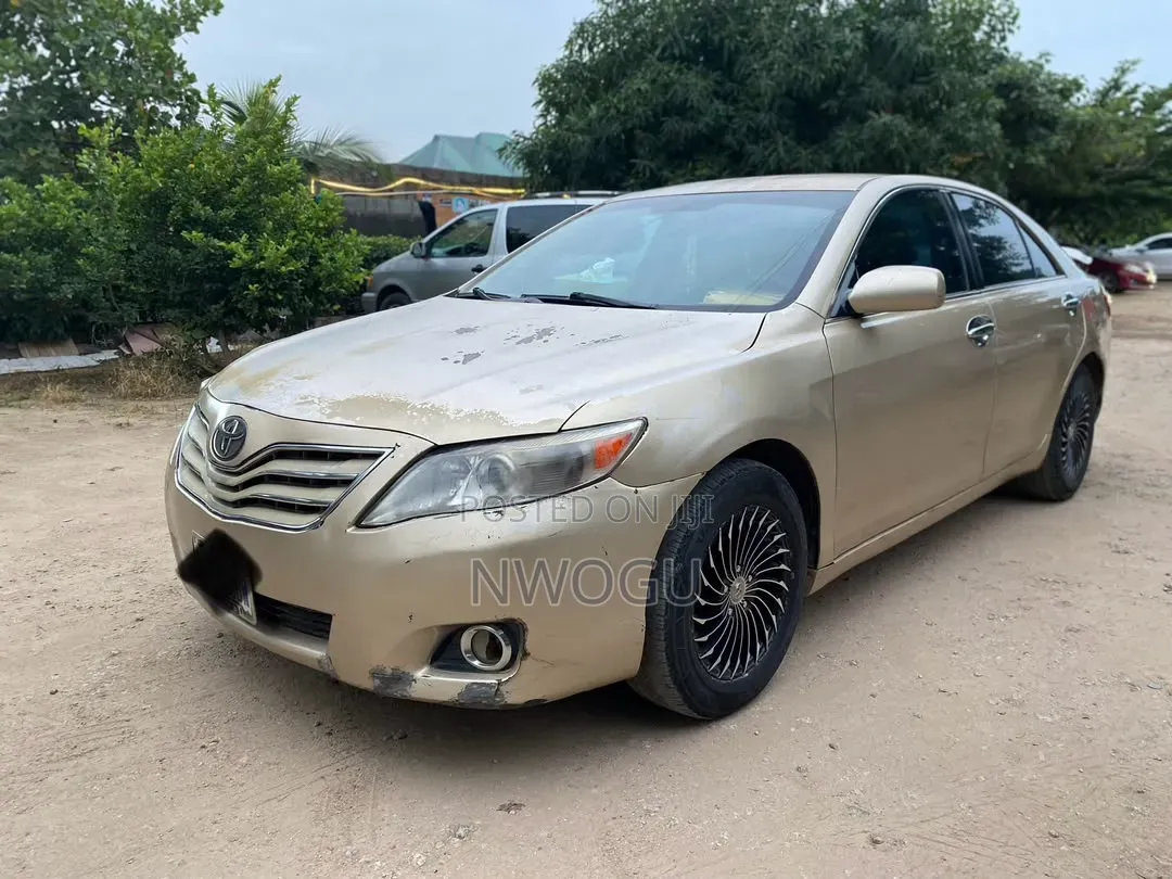 Toyota Camry 2010 Gold
