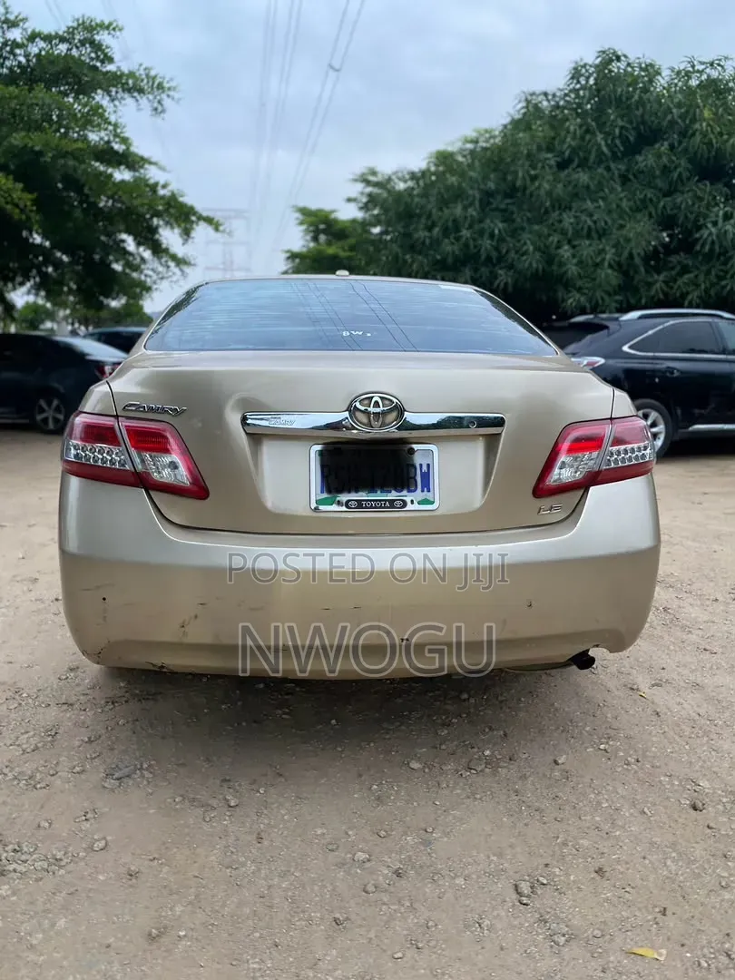 Toyota Camry 2010 Gold