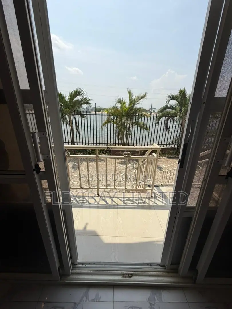 3bdrm Apartment in Lekki Phase 1 for rent