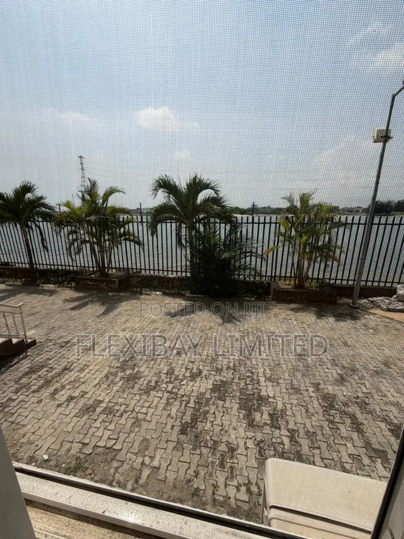 3bdrm Apartment in Lekki Phase 1 for rent