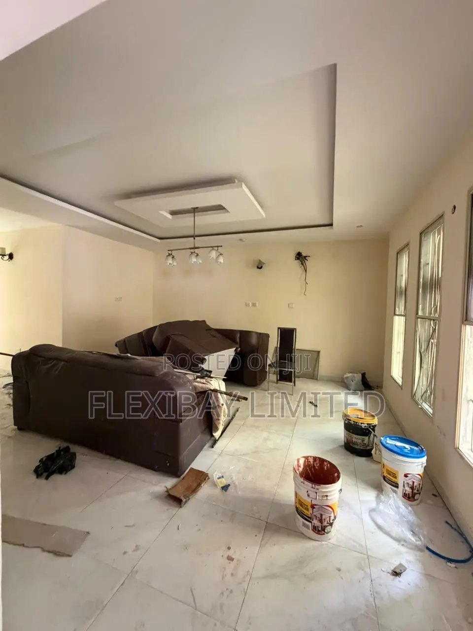 4bdrm Townhouse / Terrace in Agungi for rent