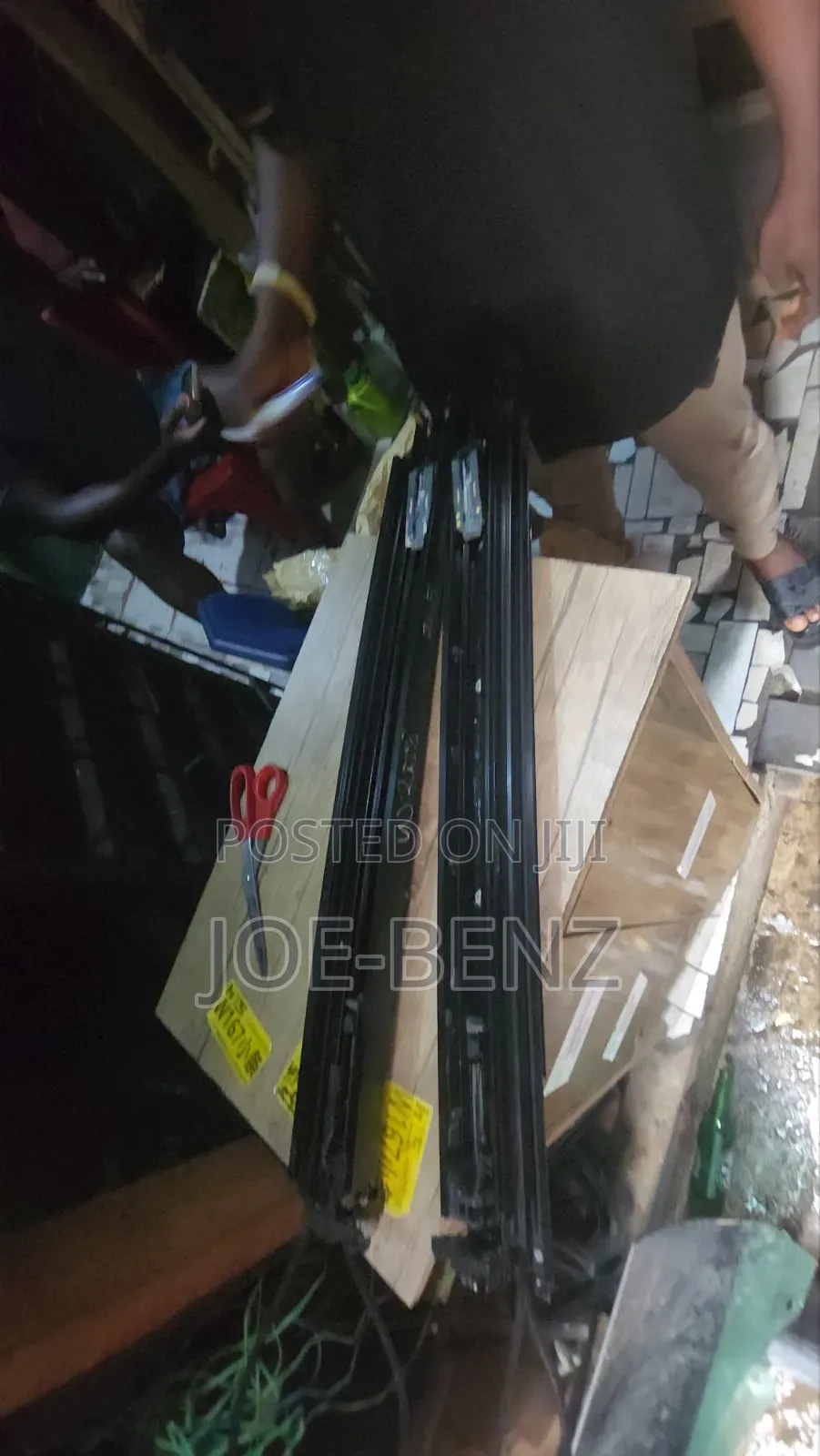 C300 2017 Roof Rail Mechanisms