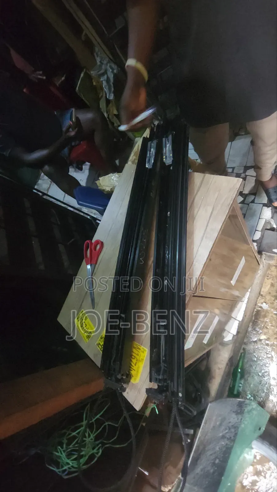 C300 2017 Roof Rail Mechanisms