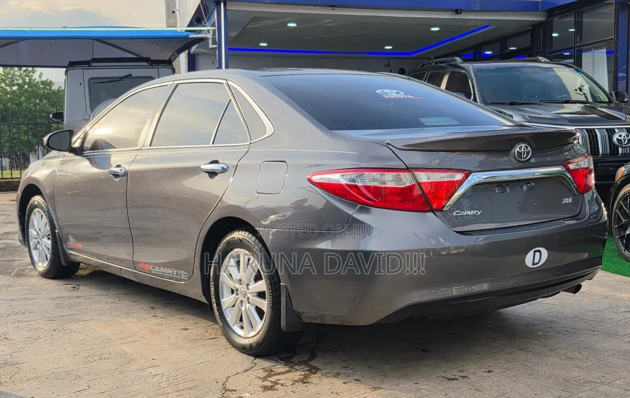 Toyota Camry 2016 Gray