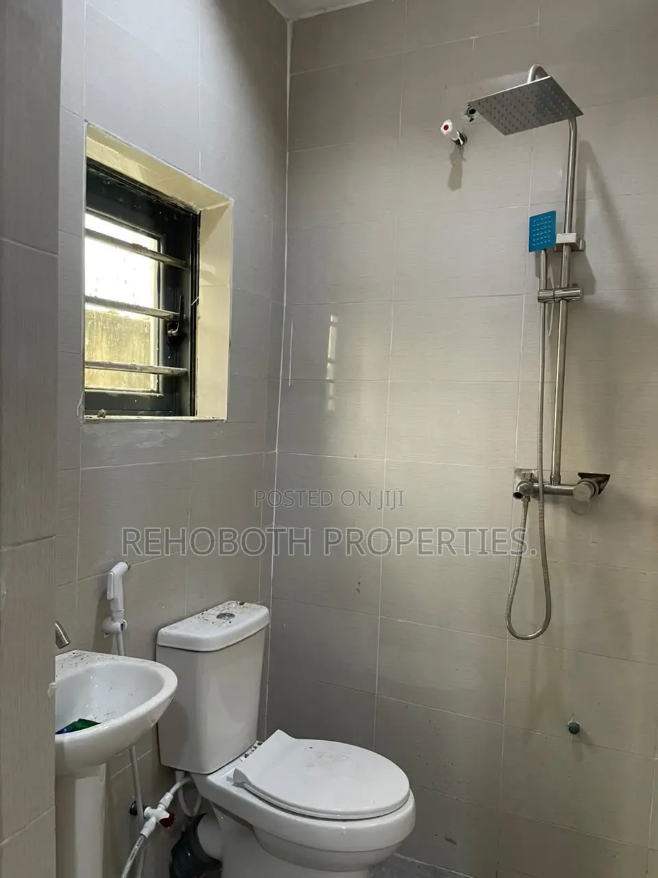 3bdrm Apartment in Ikolaba, Basorun for rent