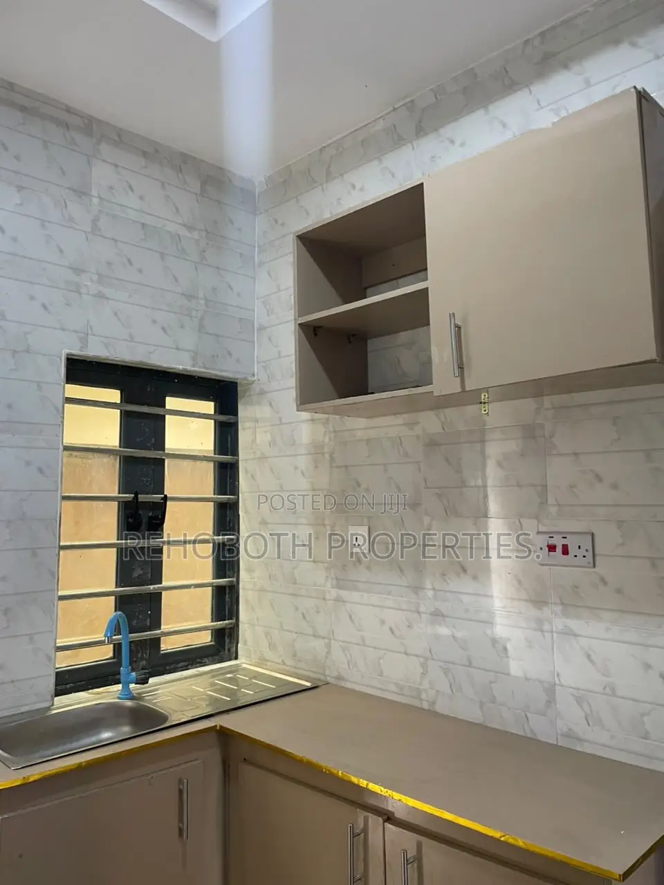 3bdrm Apartment in Ikolaba, Basorun for rent