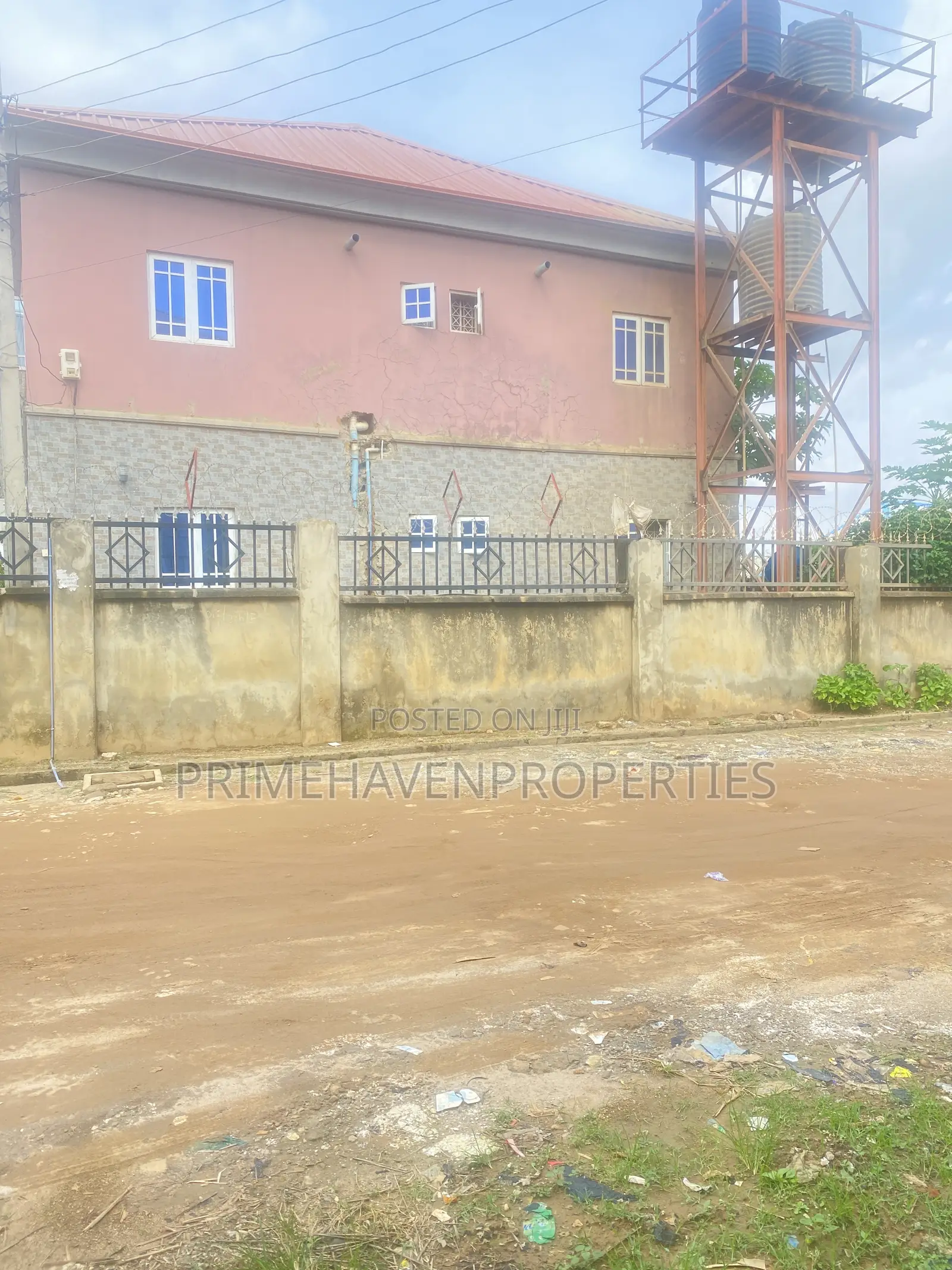 8bdrm Apartment in Kubwa for sale
