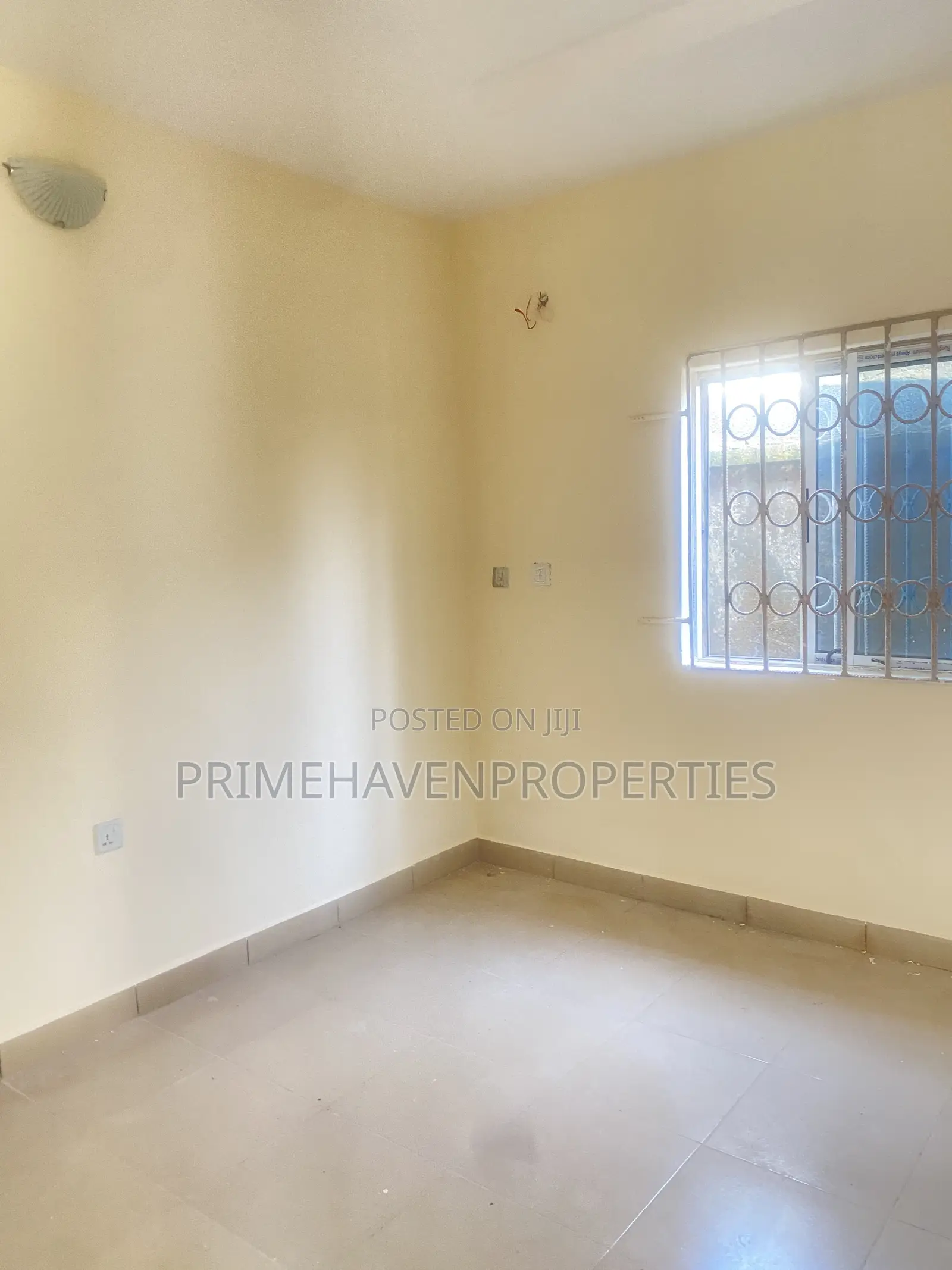 8bdrm Apartment in Kubwa for sale