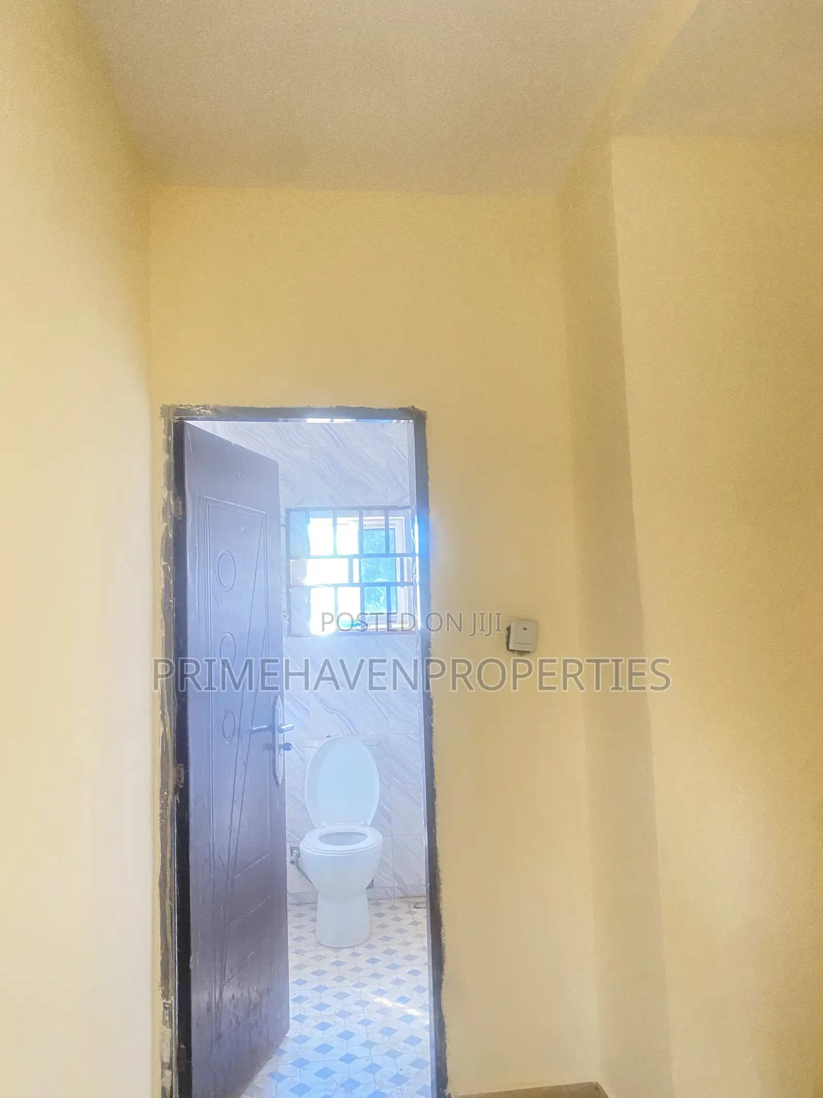 8bdrm Apartment in Kubwa for sale
