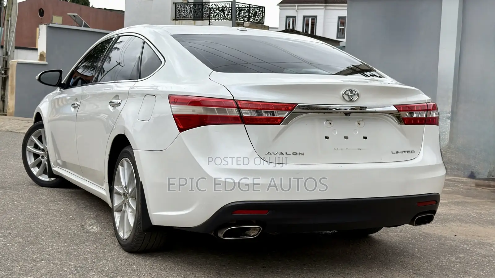 Toyota Avalon Limited 4dr Sedan (3.5L 6cyl 6A) 2014 White
