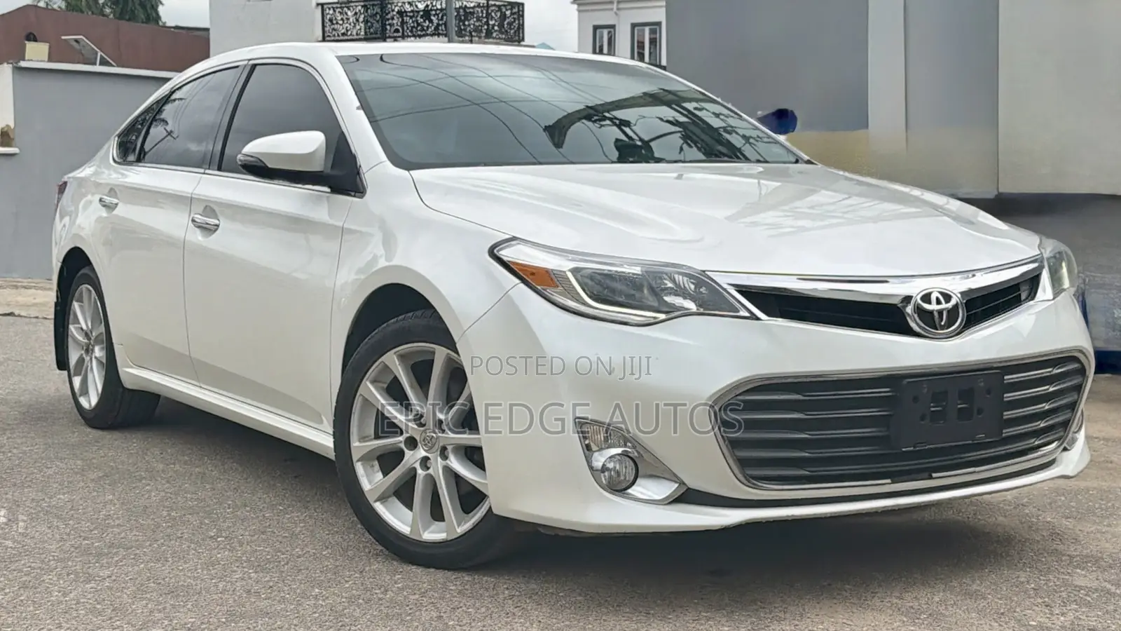 Toyota Avalon Limited 4dr Sedan (3.5L 6cyl 6A) 2014 White