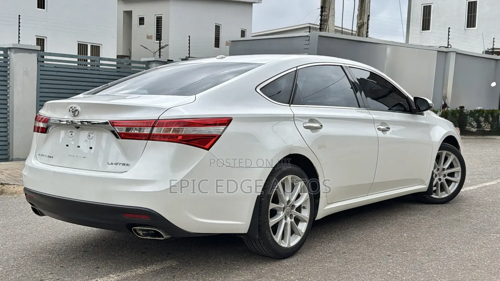 Toyota Avalon Limited 4dr Sedan (3.5L 6cyl 6A) 2014 White