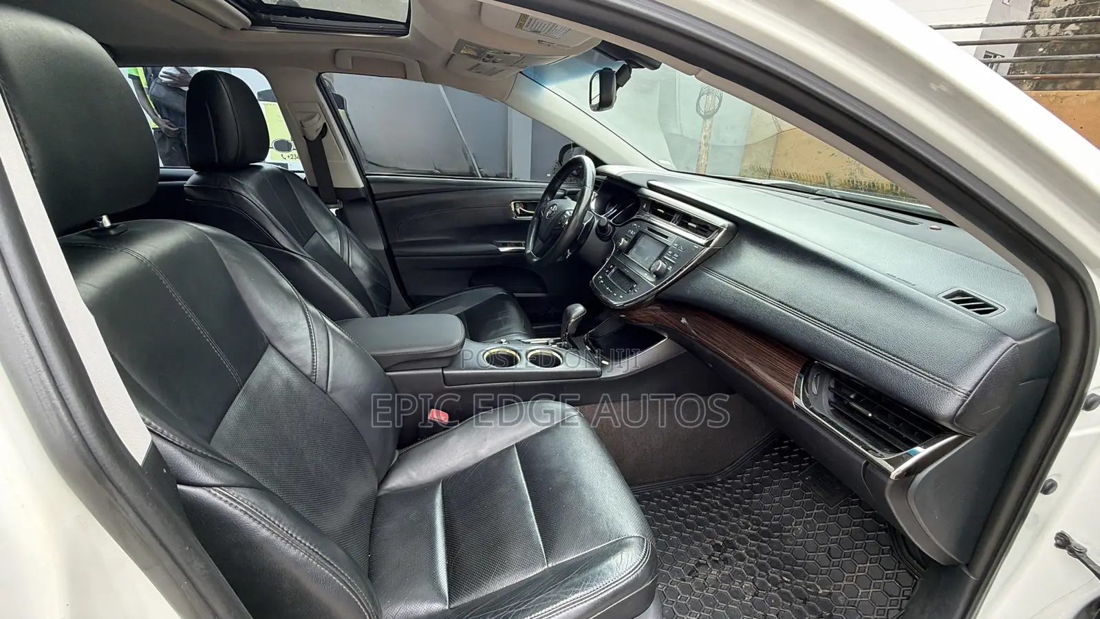 Toyota Avalon Limited 4dr Sedan (3.5L 6cyl 6A) 2014 White