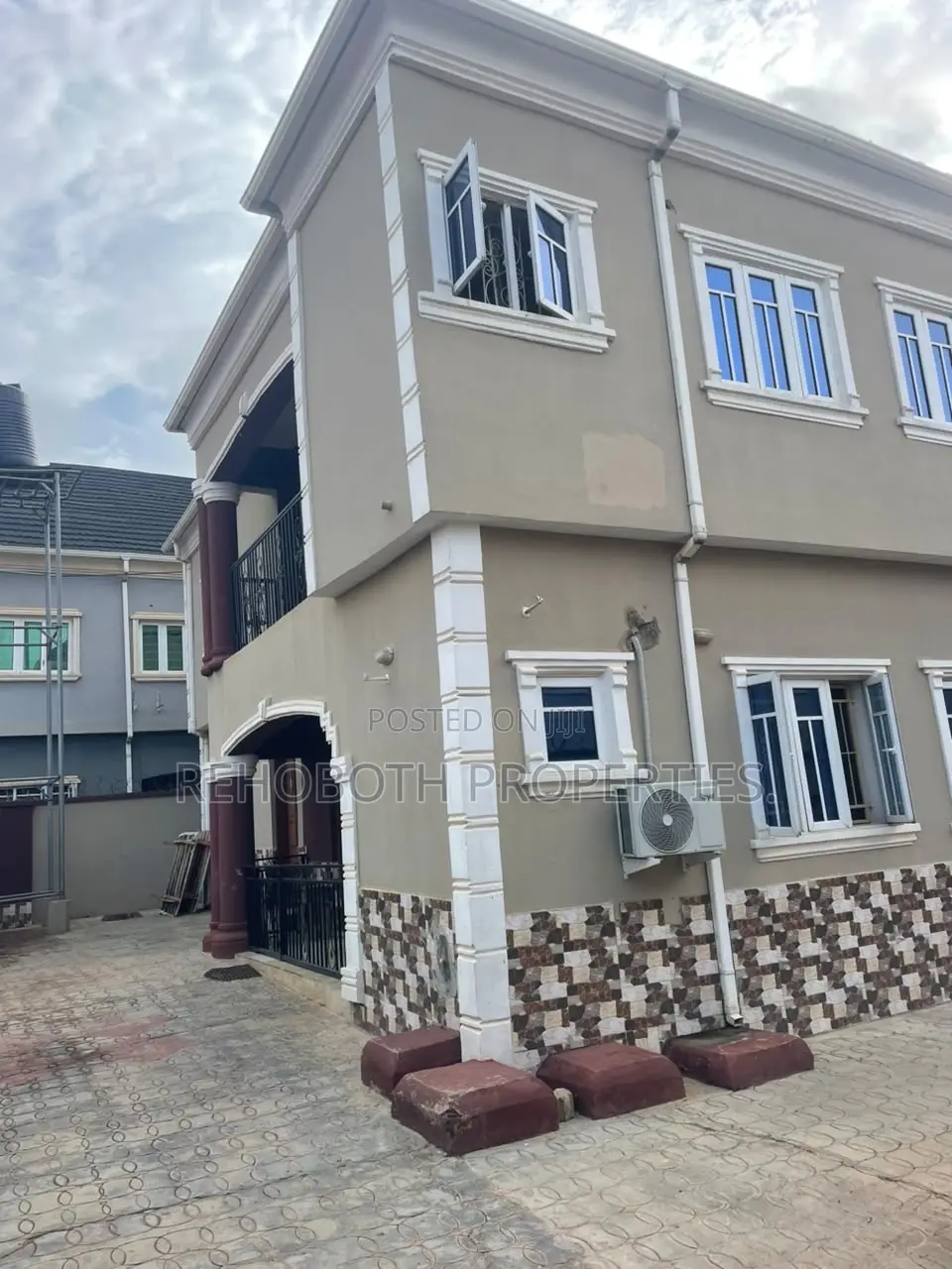 3bdrm Apartment in Elebu, Akala Express for rent