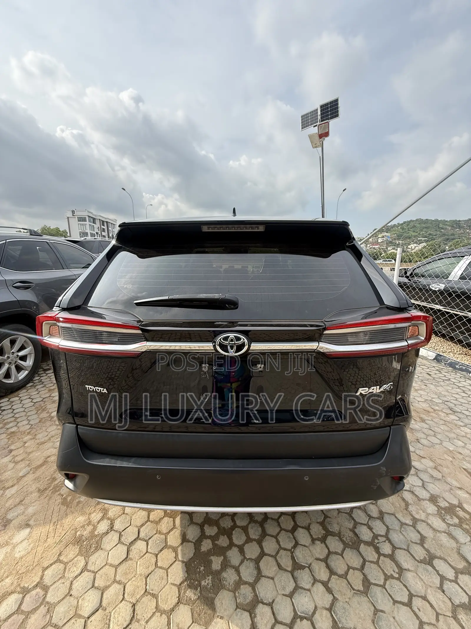 Toyota RAV4 XLE Premium 2021 Blue