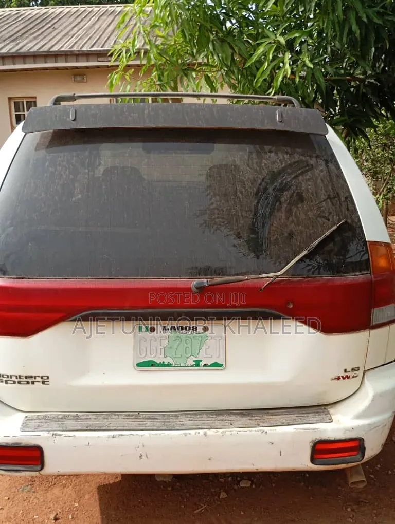 Mitsubishi Montero 2003 White