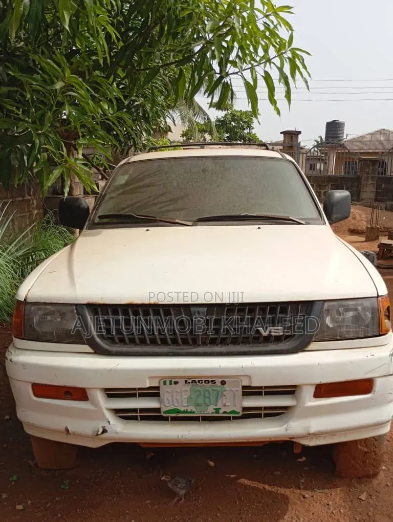 Mitsubishi Montero 2003 White