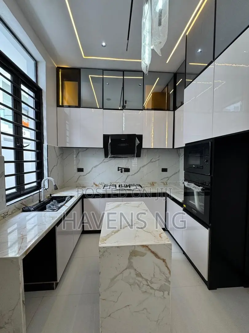 4bdrm Duplex in Ikota for sale