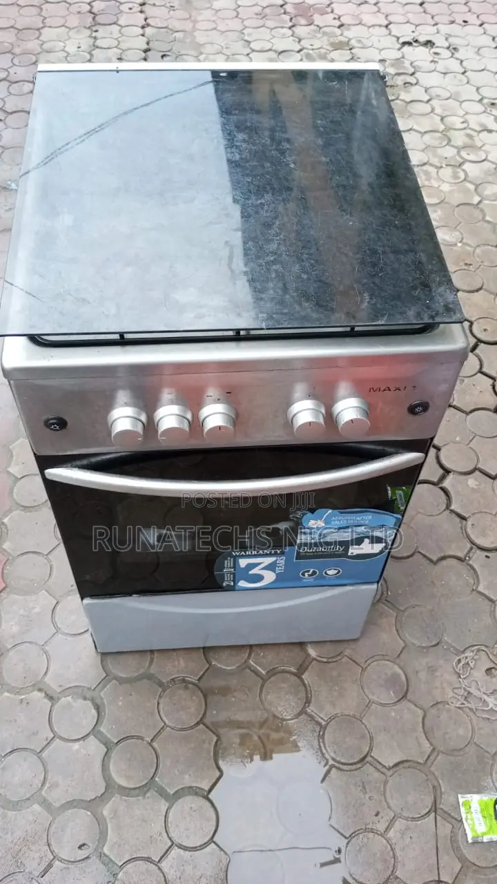 Maxi Standing Gas Cooker Solid Uk Used With Oven and Griller