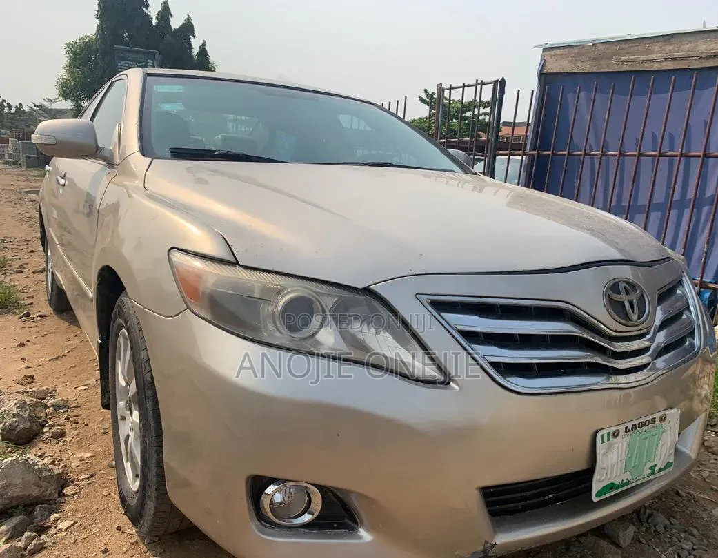 Toyota Camry 2009 Gold