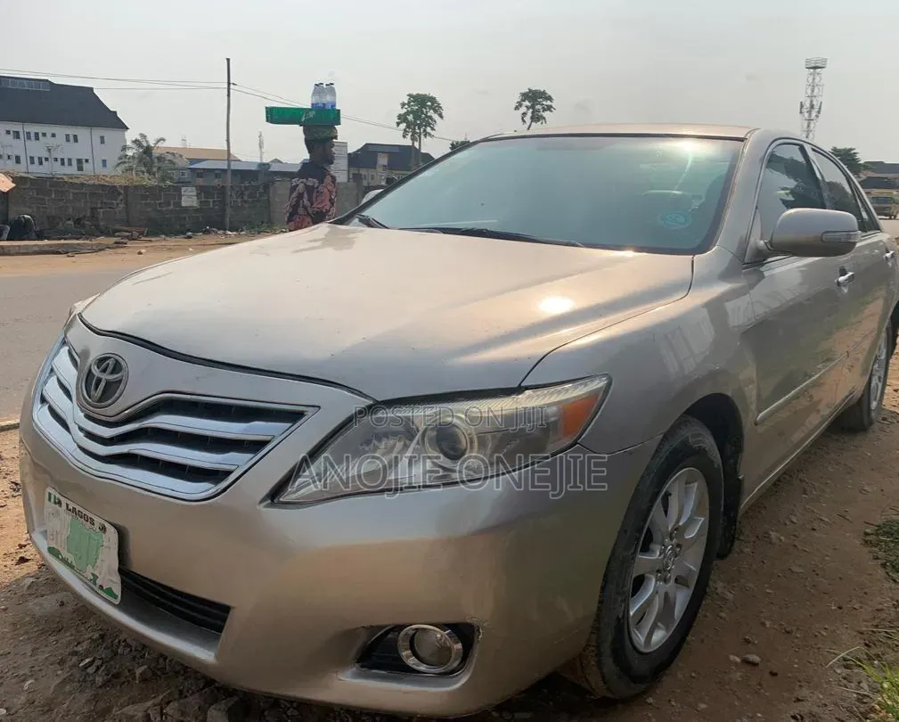 Toyota Camry 2009 Gold