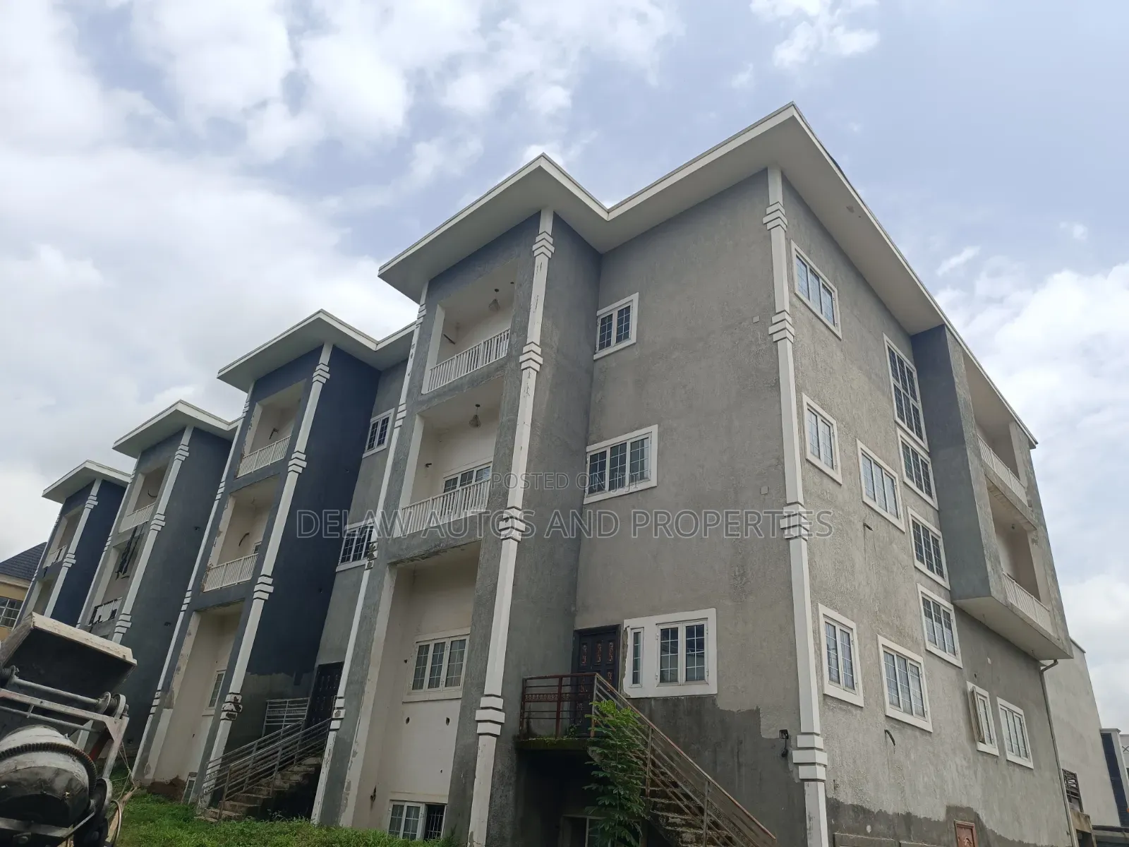 20bdrm Townhouse/Terrace in Mabushi for Sale