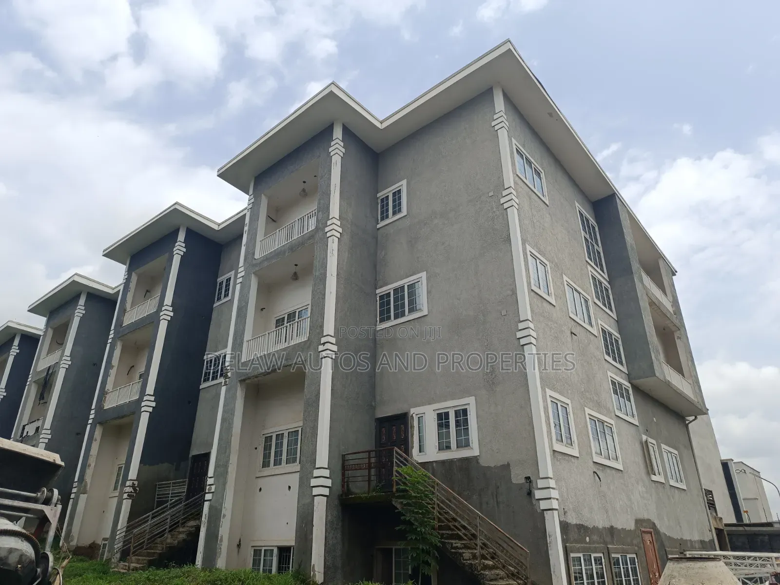 20bdrm Townhouse/Terrace in Mabushi for Sale