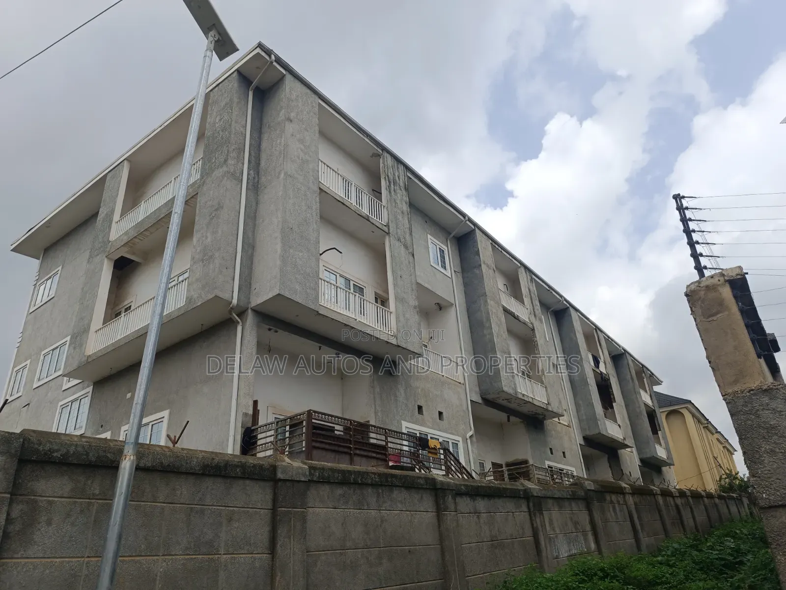20bdrm Townhouse/Terrace in Mabushi for Sale