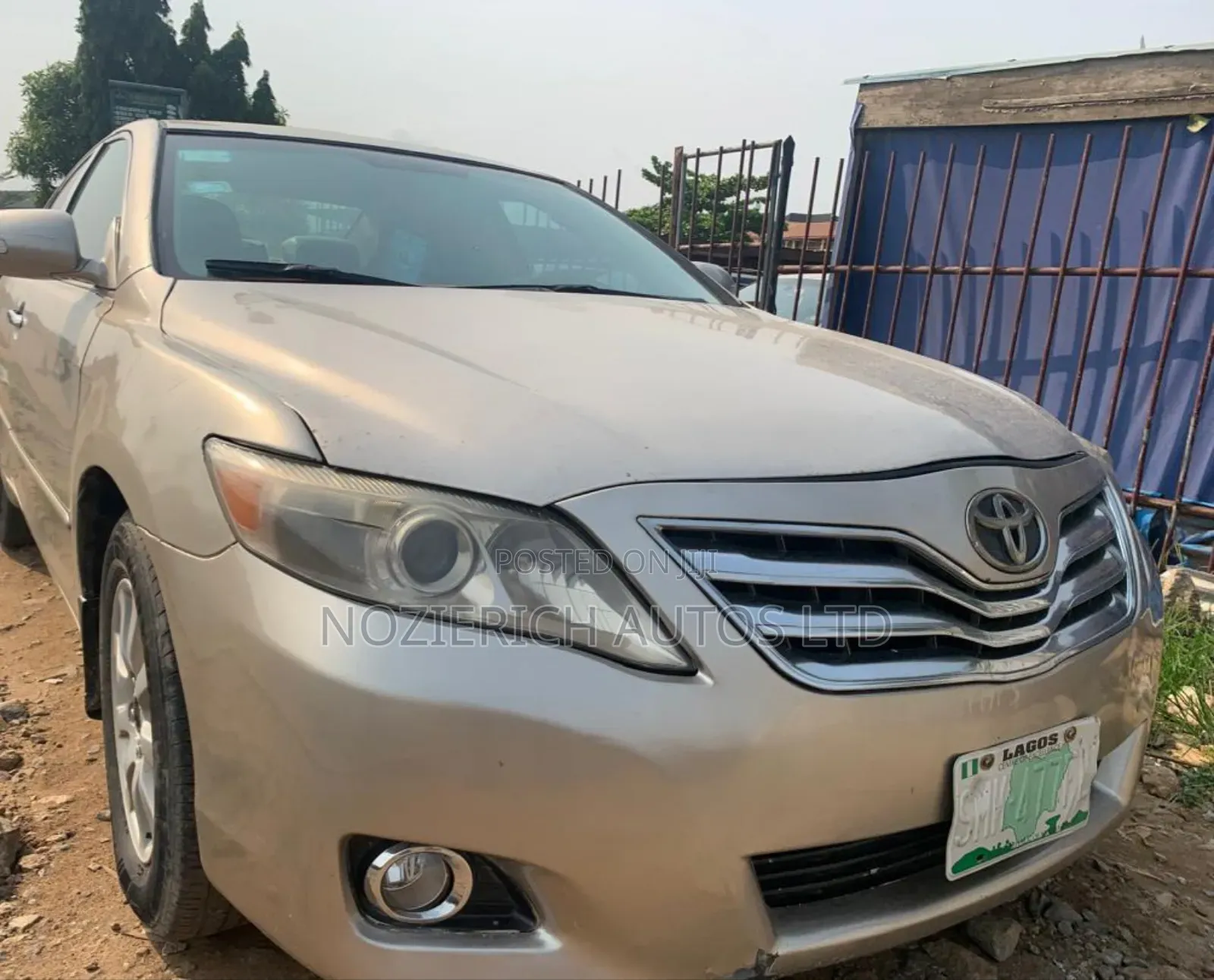 Toyota Camry LE 4dr Sedan (2.4L 4cyl 5A) 2009 Gold