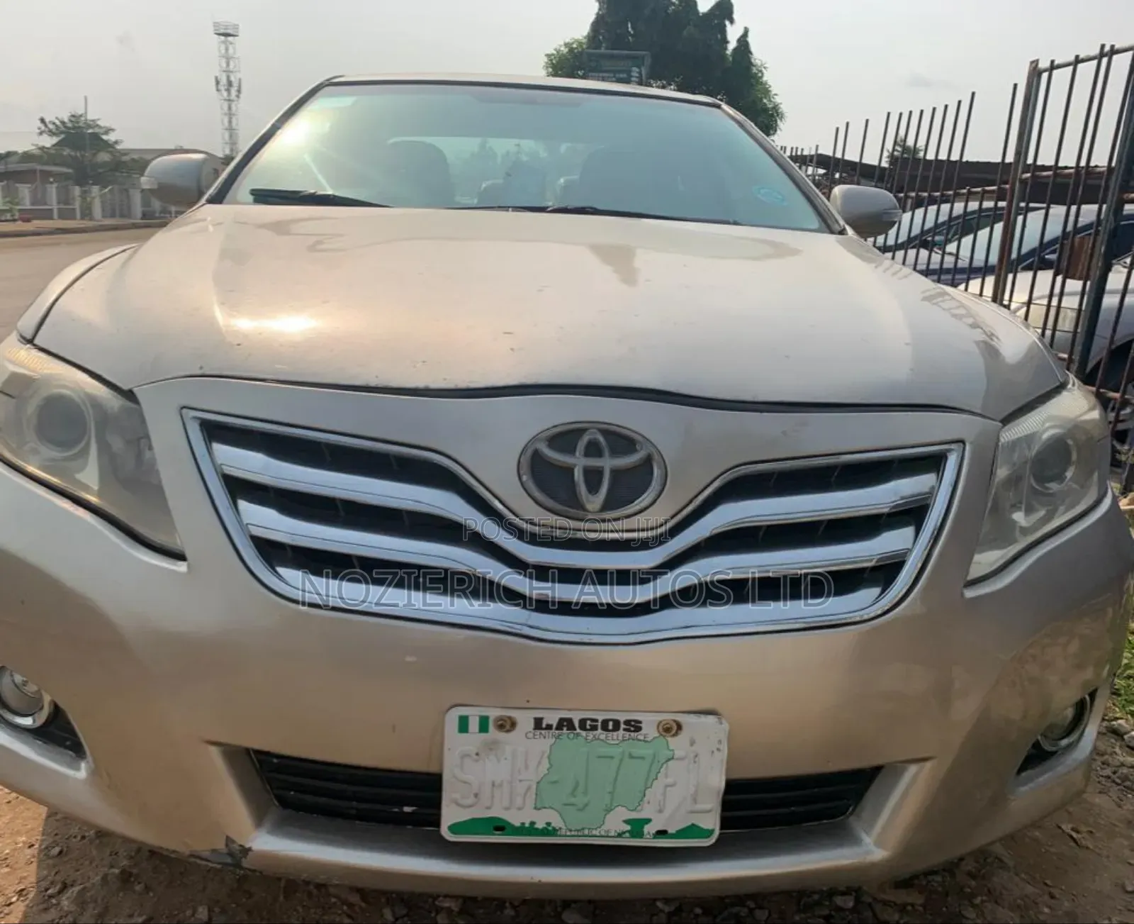 Toyota Camry LE 4dr Sedan (2.4L 4cyl 5A) 2009 Gold