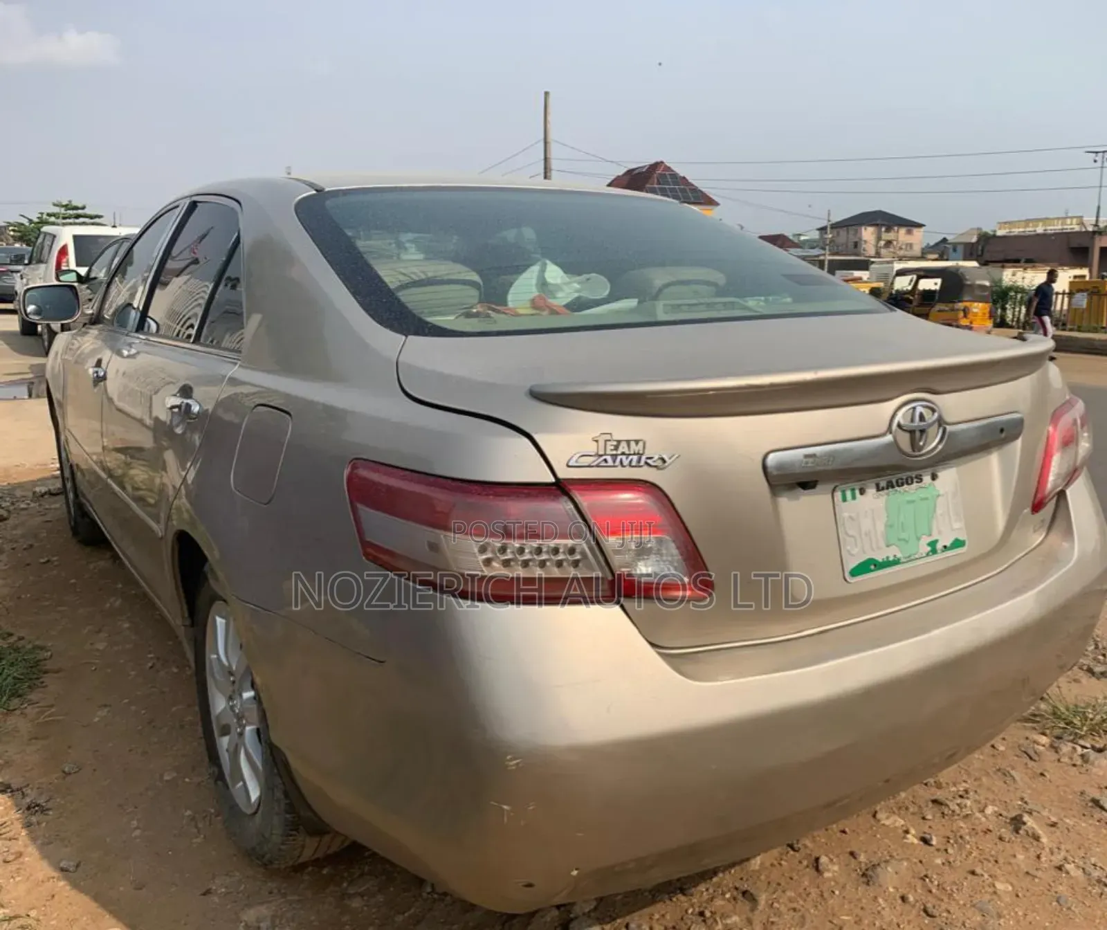 Toyota Camry LE 4dr Sedan (2.4L 4cyl 5A) 2009 Gold